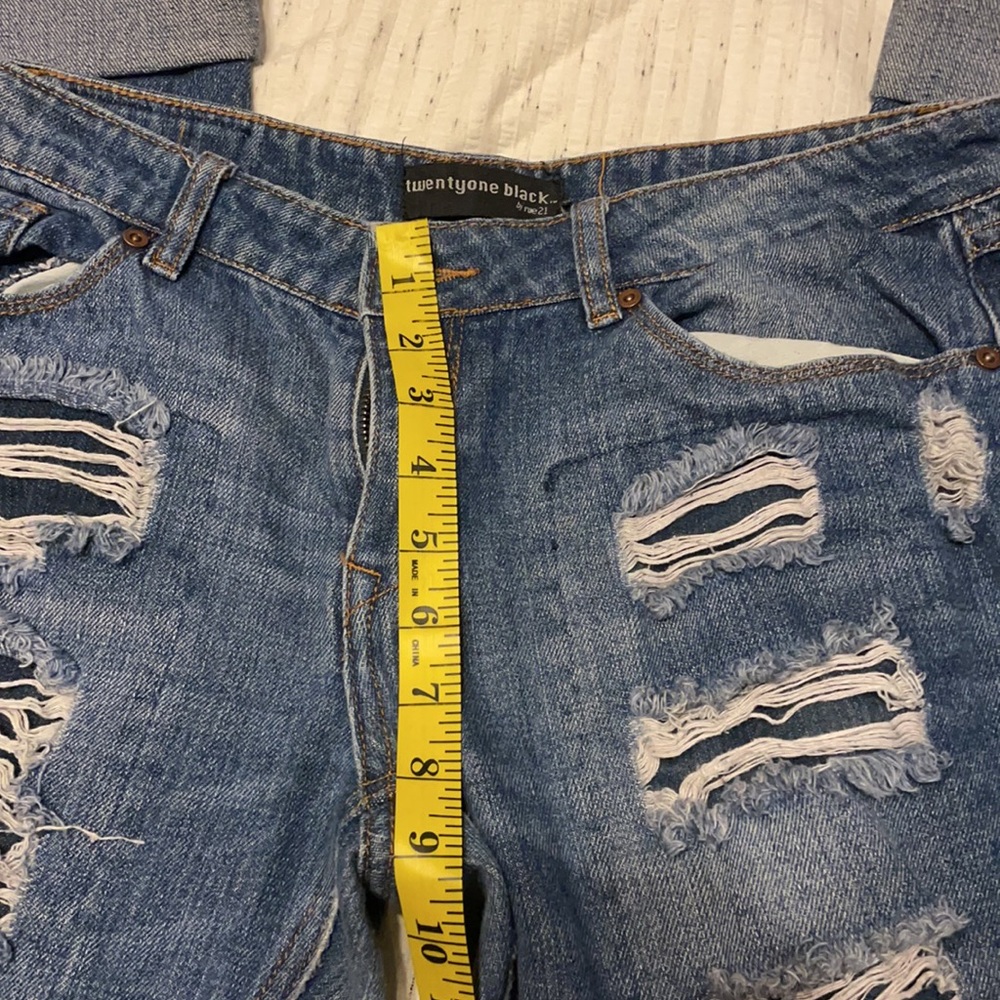 Distressed Jeans - Picture 5 of 5